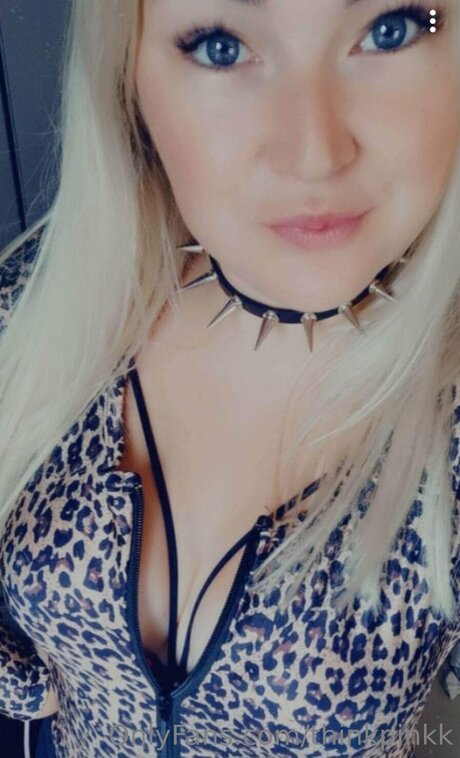 Thinkpinkk art model picture