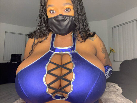 Curvy Misa top star picture