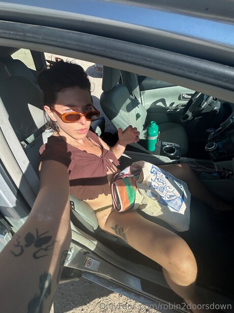 Robin2doorsdown nice model photo