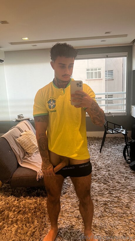 Simexyt hot model pic