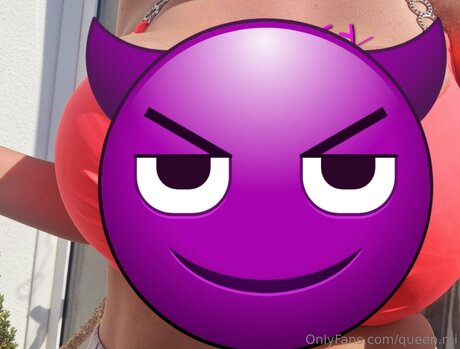 Queen Mi erotic pornstar photo