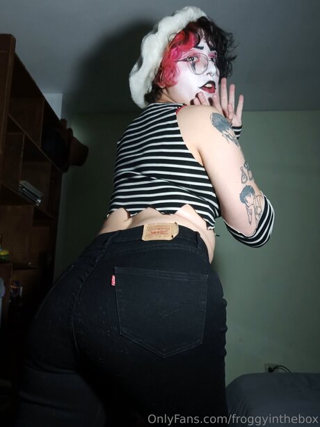 Froggyinthebox model high quality gallery