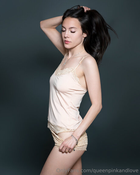 Queenpinkandlove pornstar exclusive images