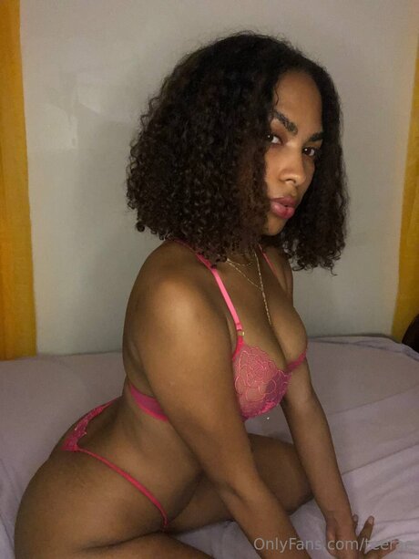 Teerae model free photos