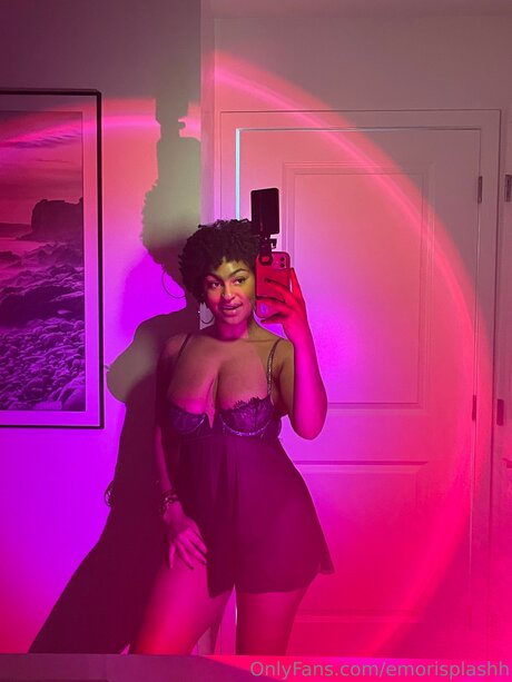 Emorisplashh hot pornstar photo