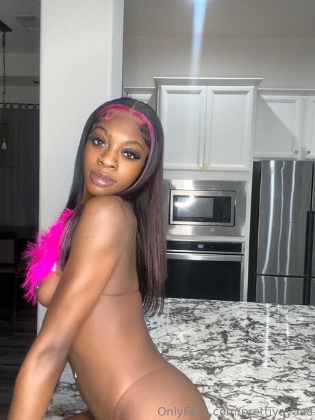 Prettiyayaaa naked star gallery