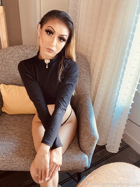 Latinabarbie96 nude pornstar photos