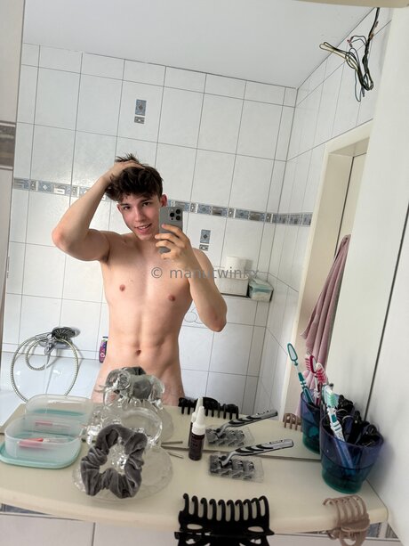 Its Leonardo model sex galleries