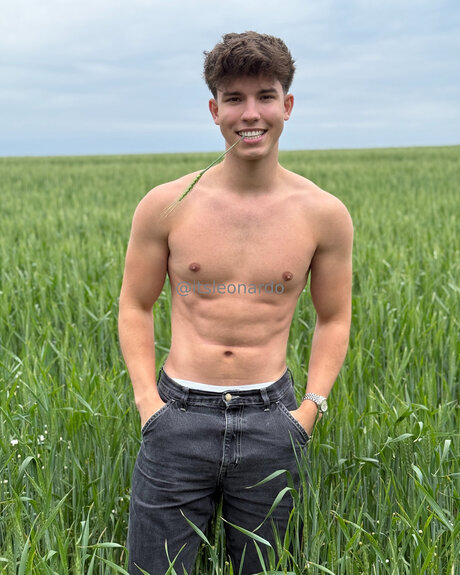 Its Leonardo adult actress img