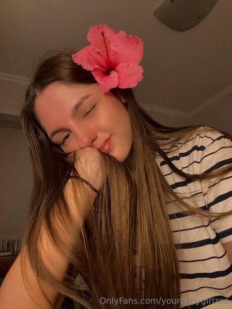 Yourbabygirlzoe star sexy img