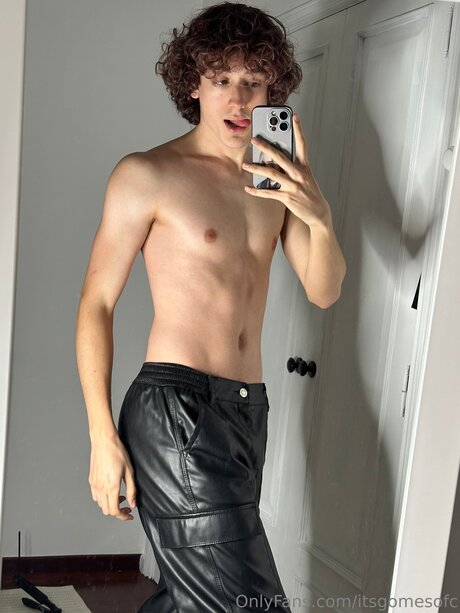 Itsgomesofc model art galleries