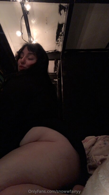 Snowwfairyy adult model photo