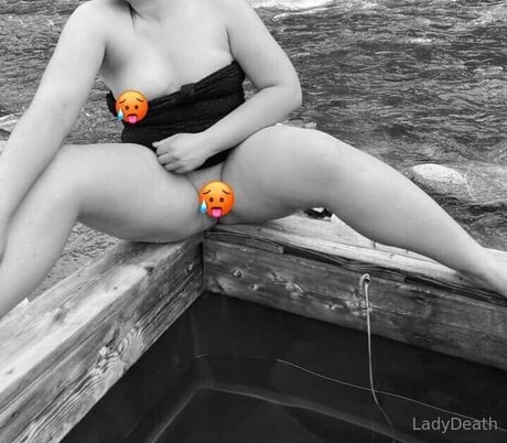 U137557190 nude model picture