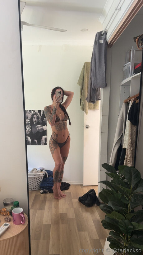 Taragracex nude actress gallery