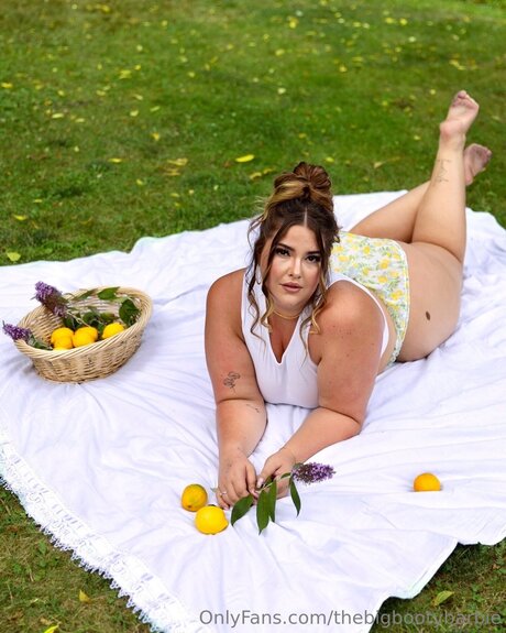 Thebigbootybarbie exclusive model pics