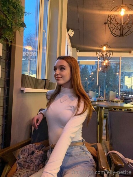 Elly Petite pornstar exclusive pic