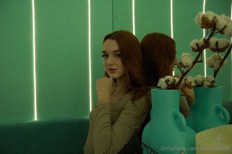 Elly Petite naked actress img