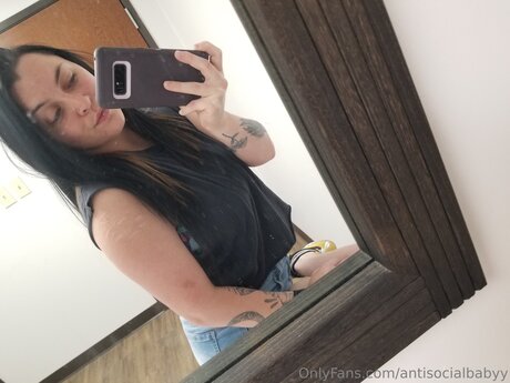 Antisocialbabyy erotic actress photo