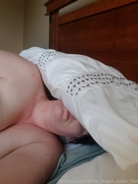 Nerdy Dragon Queen Free star art pictures