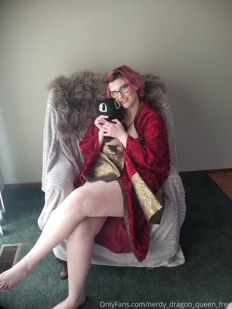 Nerdy Dragon Queen Free model pictures