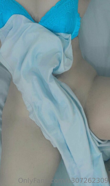 U307262309 naked actress picture