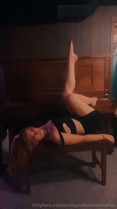 Smileyrulestheworldfree model naked photos