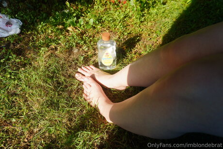 Imblondebrat nude model gallery