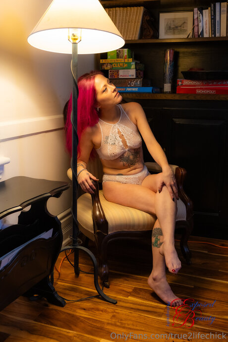 True2lifechick model naked img