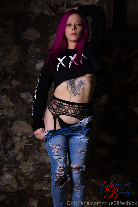 True2lifechick model naked img