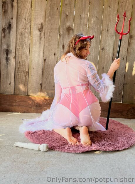 Potpunisher sexy actress pics