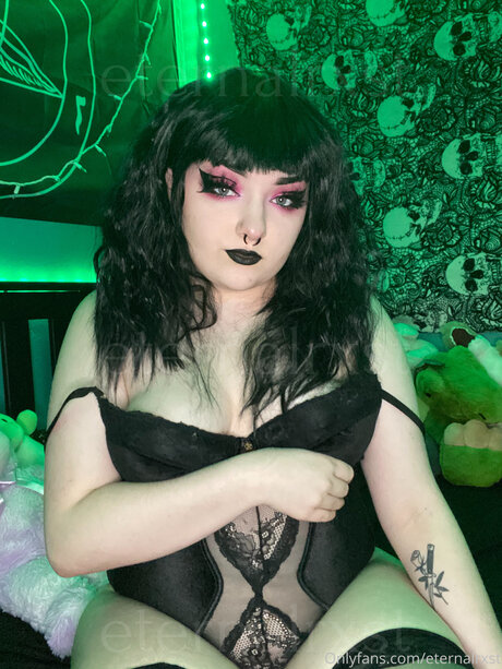 Eternalrxst porn actress galleries