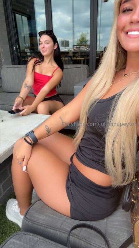 Juliannapeyton exclusive model img