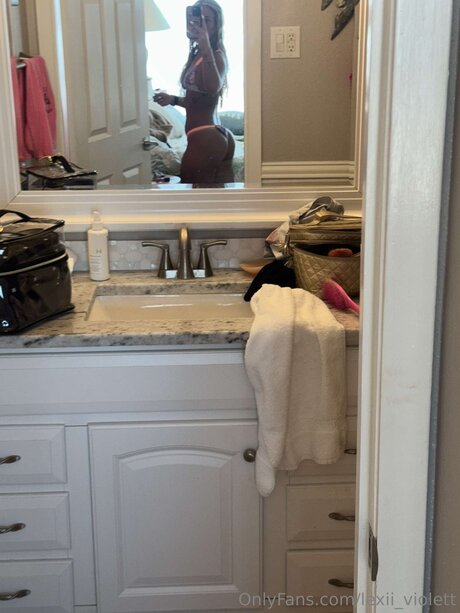 Juliannapeyton model top pic