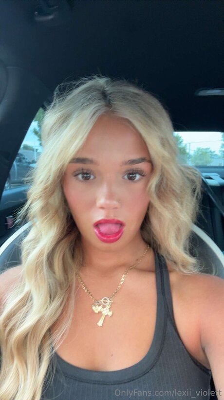 Juliannapeyton perfect star pictures