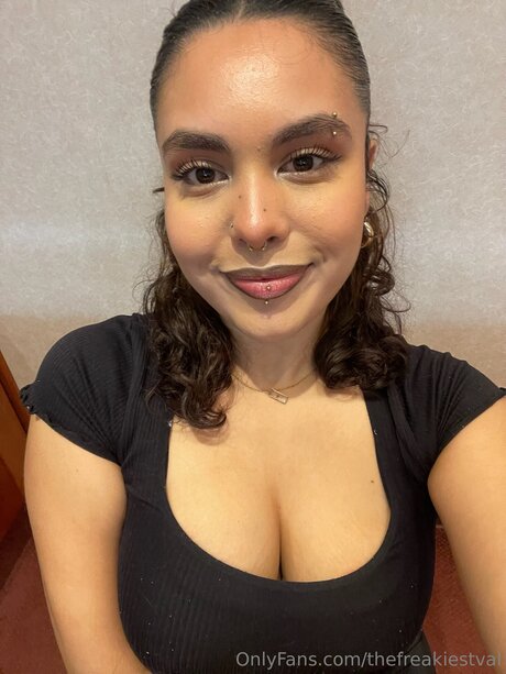 Thefreakiestval model best pic