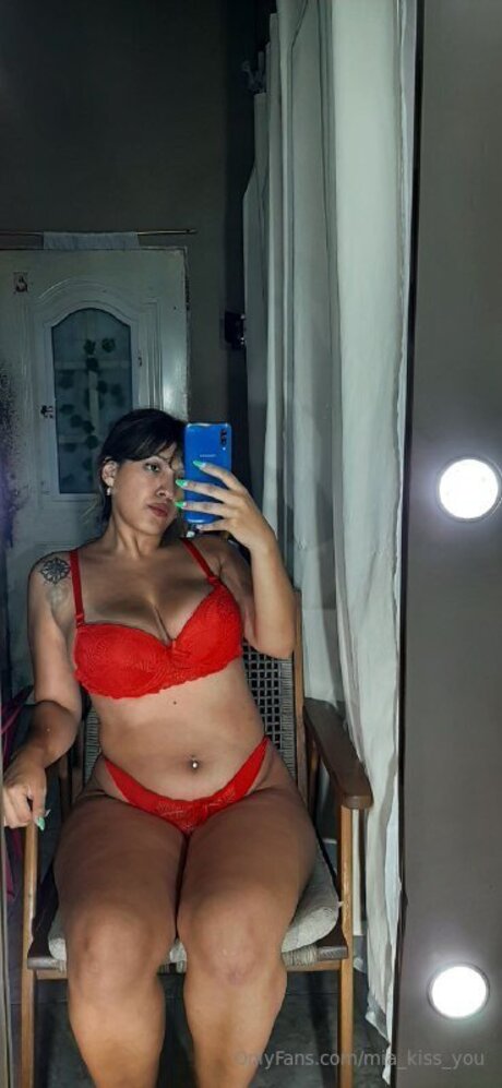 Mia Kiss You adult actress pic