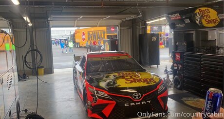 Countrycabin naked model gallery