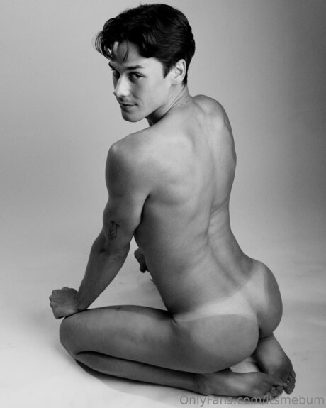 Itsmebum nudes model photos