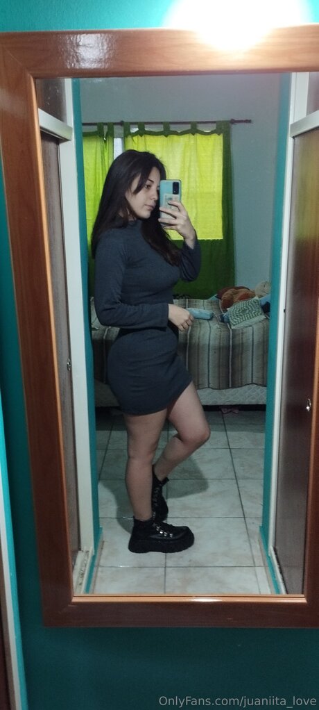 Juaniita Love star sexy picture