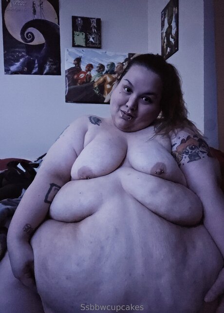 Ssbbwcupcakes nude model picture
