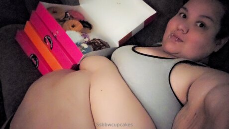 Ssbbwcupcakes model hot img