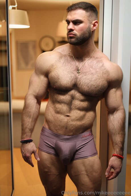 Mikeeeeeeeee naked actress picture