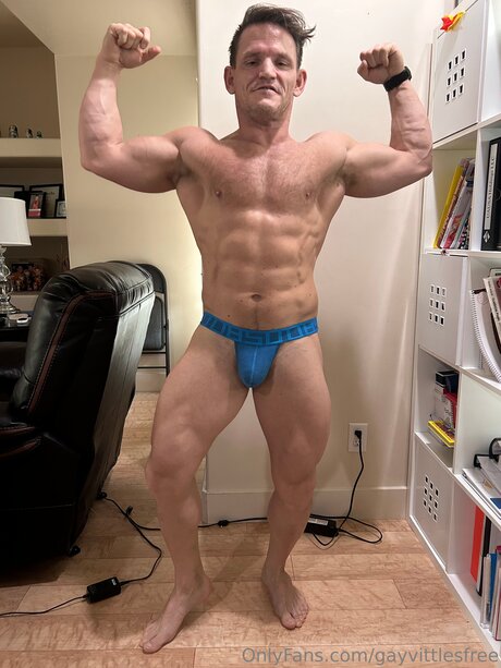 Gayvittlesfree model sex pics