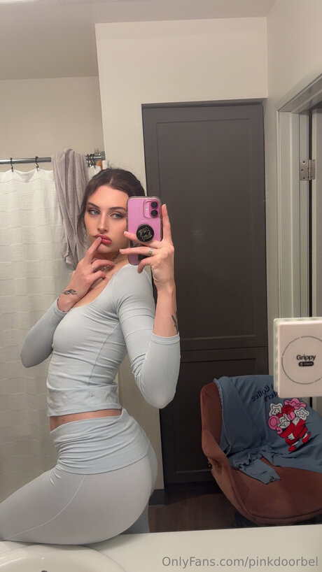 Pinkdoorbel beautiful actress img