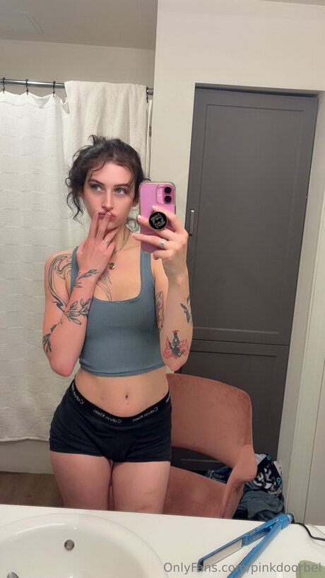 Pinkdoorbel sex model picture