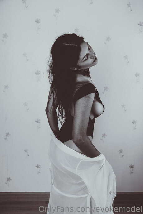 Evokemodel model xxx picture