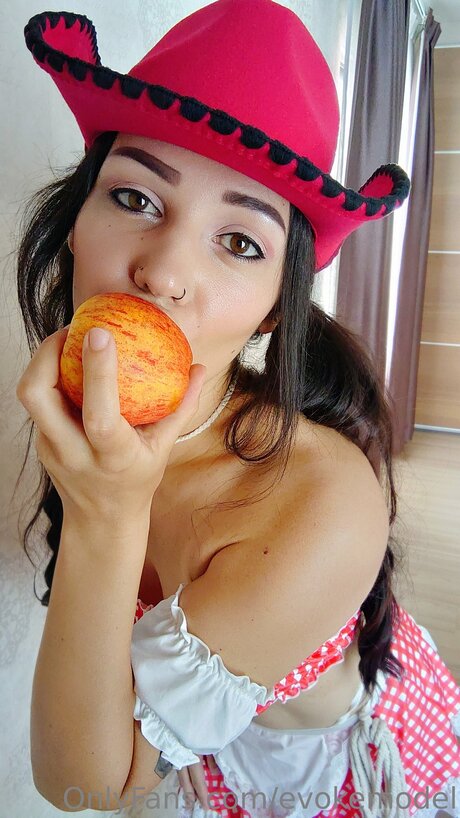 Evokemodel model free photo