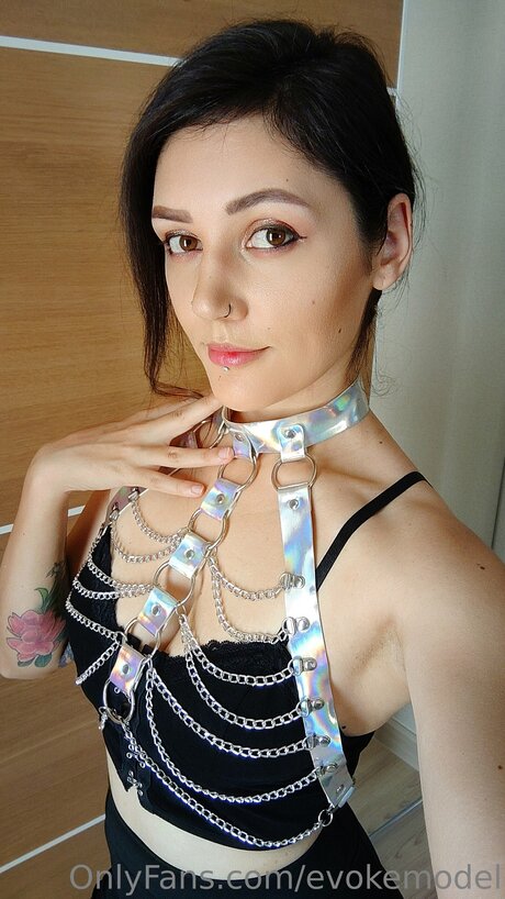 Evokemodel beautiful actress img