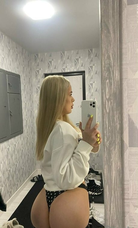 femdomfindom perfect model img