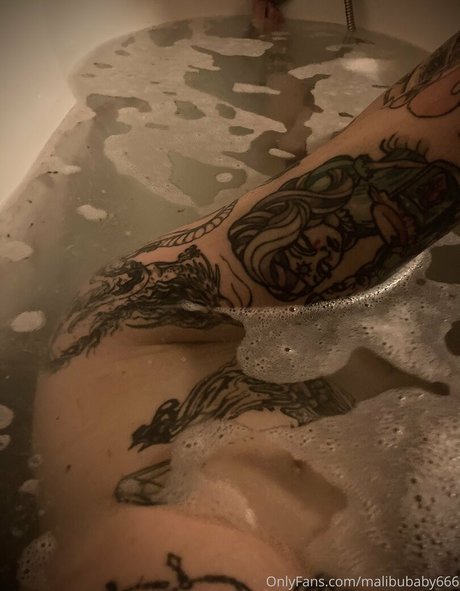 malibubaby666 naked star photo